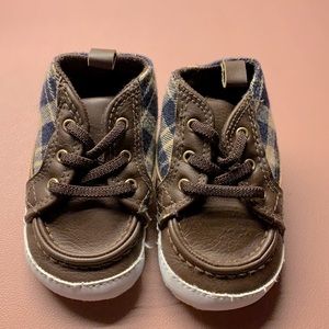 Carter’s 3-6 months crib shoes